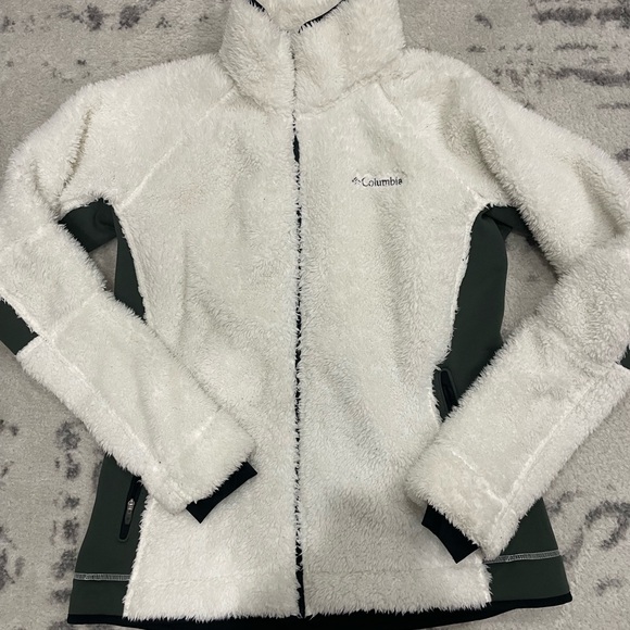 Columbia Sweaters - EUC Columbia Pearl Plush II Sherpa Jacket Large